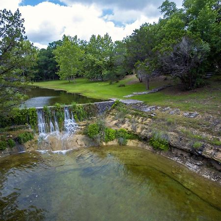 Falls Log Home Wimberley Ngoại thất bức ảnh