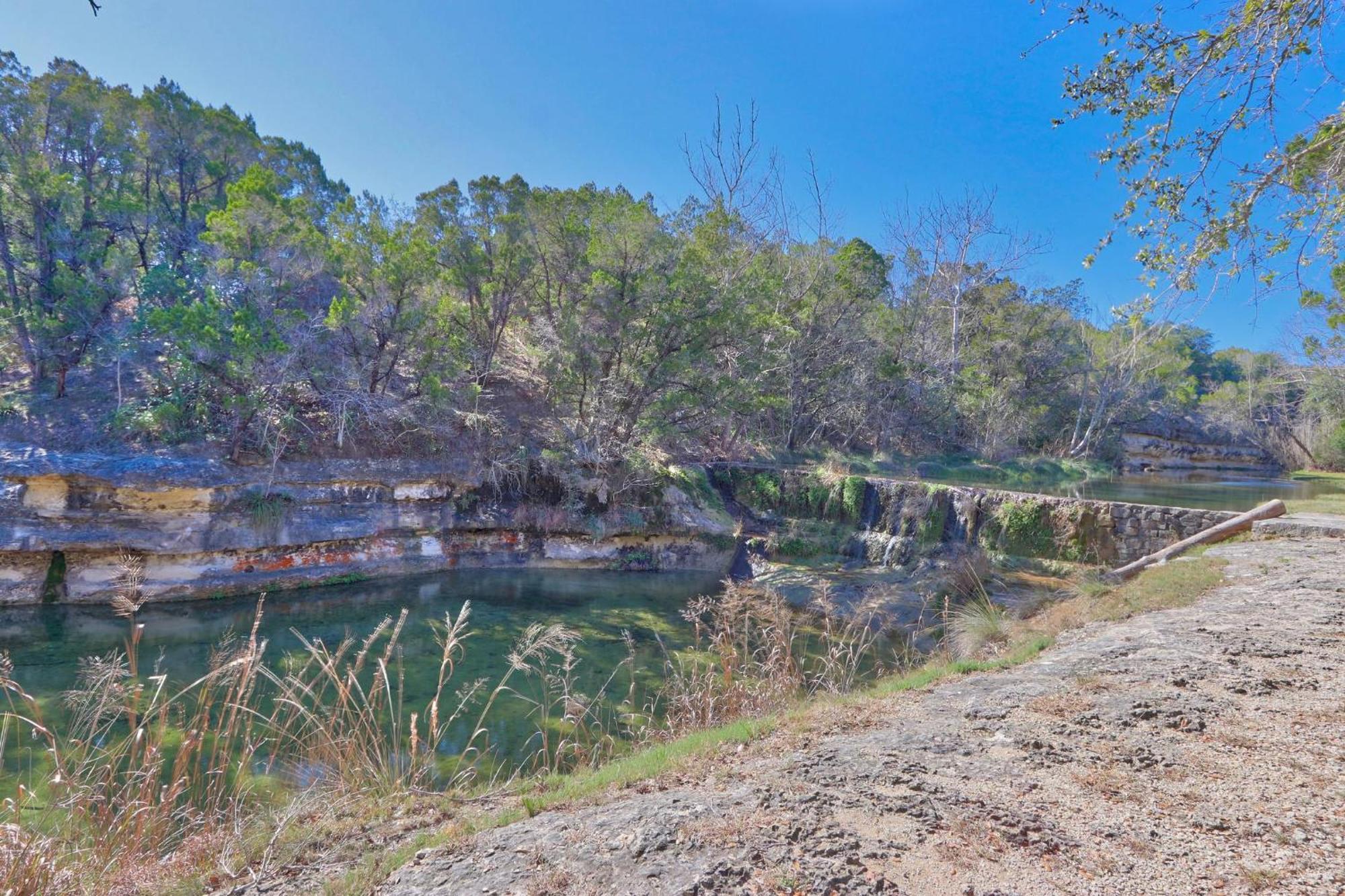 Falls Log Home Wimberley Ngoại thất bức ảnh