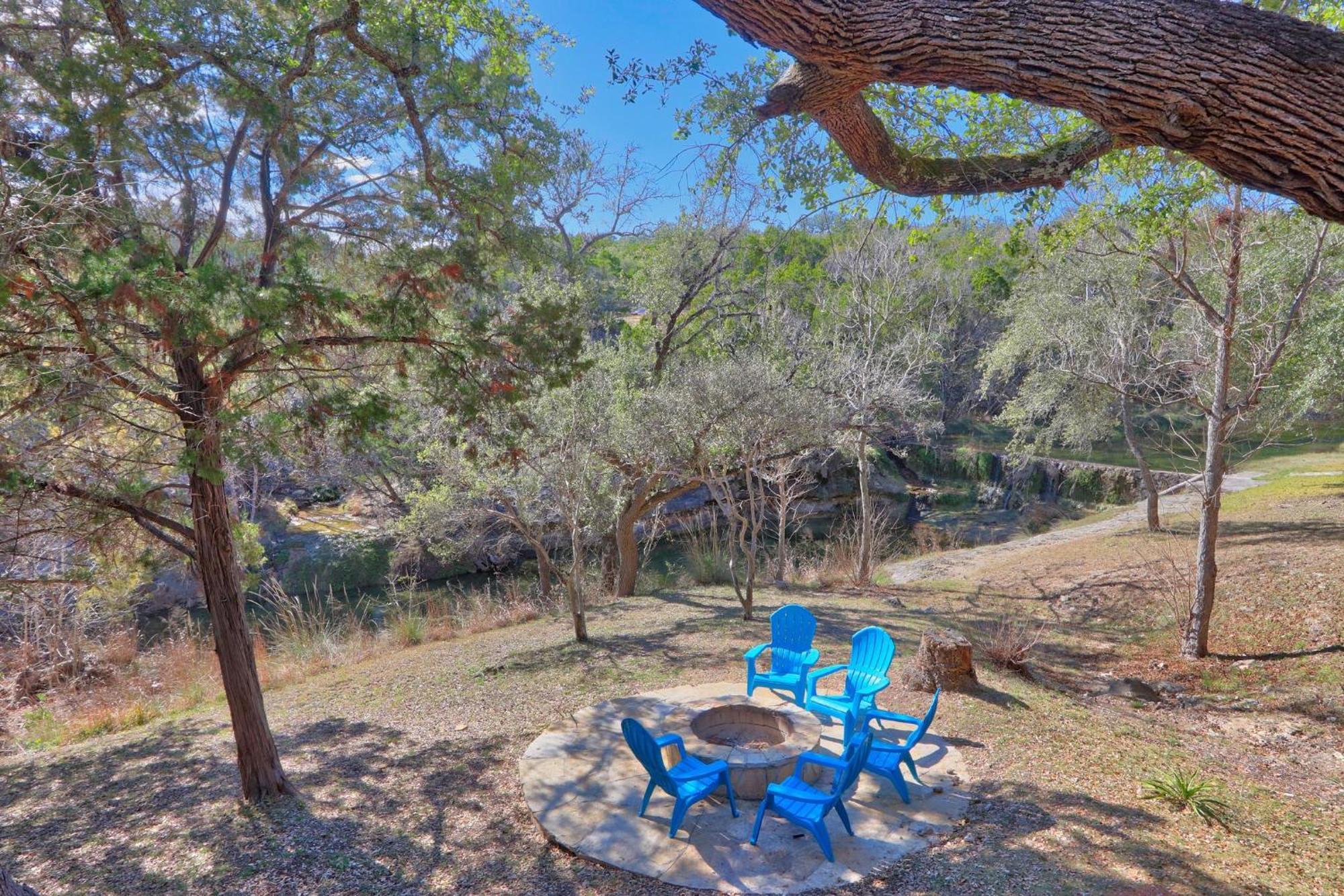 Falls Log Home Wimberley Ngoại thất bức ảnh
