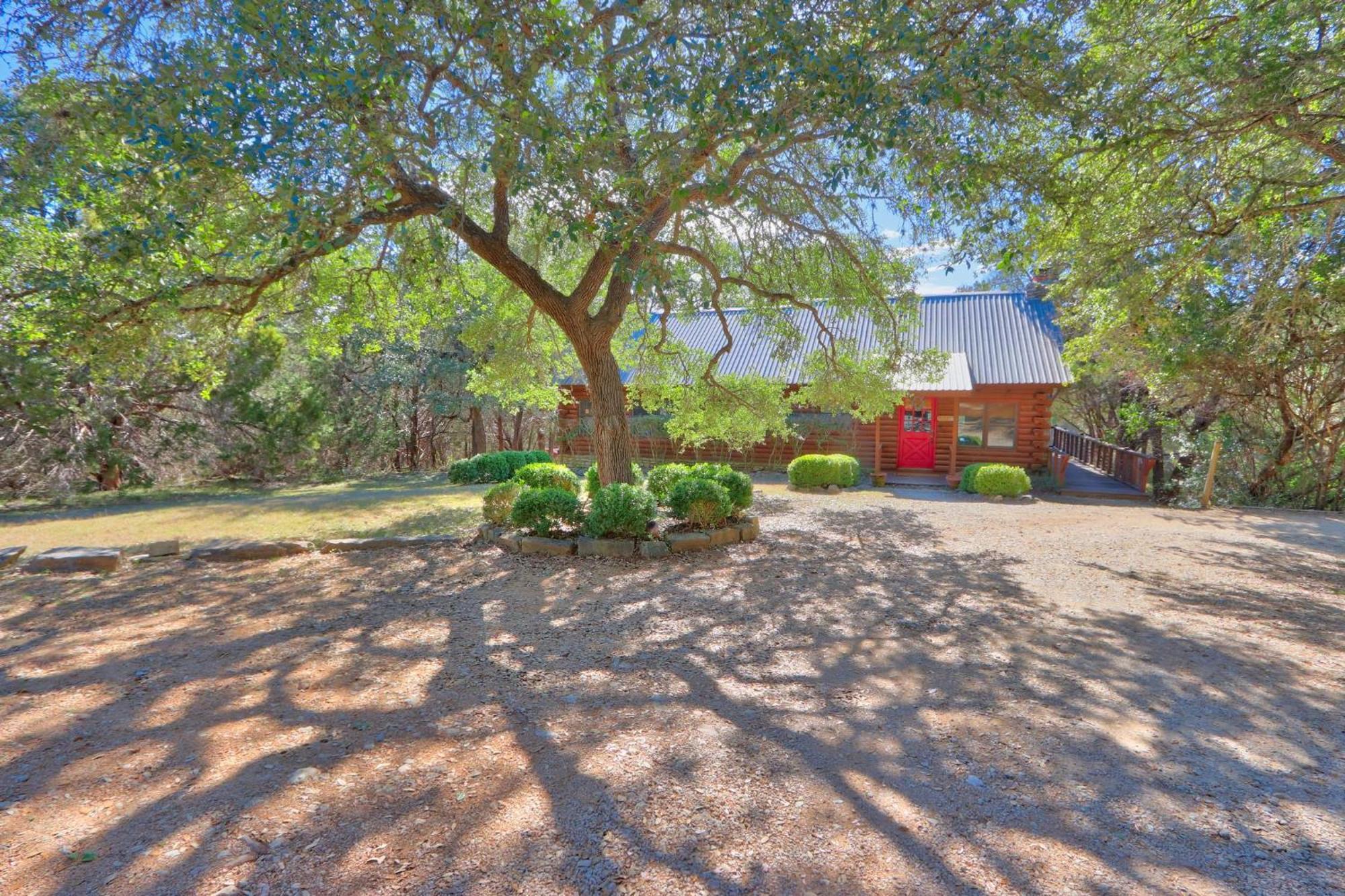 Falls Log Home Wimberley Ngoại thất bức ảnh