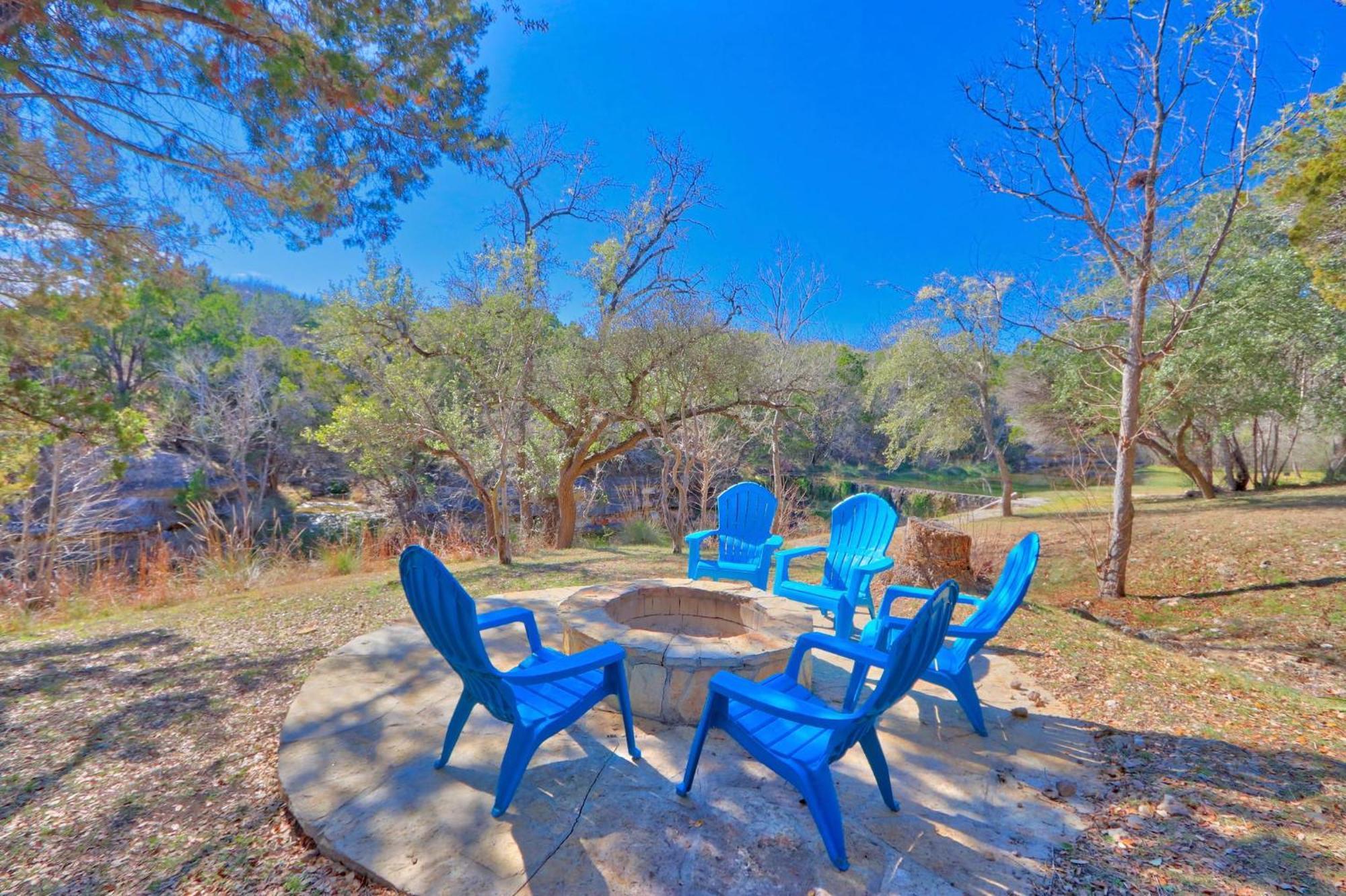 Falls Log Home Wimberley Ngoại thất bức ảnh